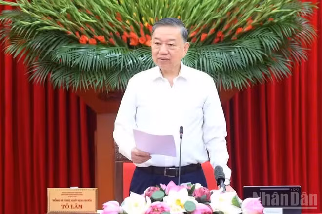 Tổng Bí thư, Chủ tịch nước Tô Lâm phát biểu chỉ đạo tại Phiên họp thứ nhất Ban Chỉ đạo Trung ương về tổng kết thực tiễn và nghiên cứu sửa đổi, bổ sung Điều lệ Đảng. (Ảnh: ĐĂNG KHOA)