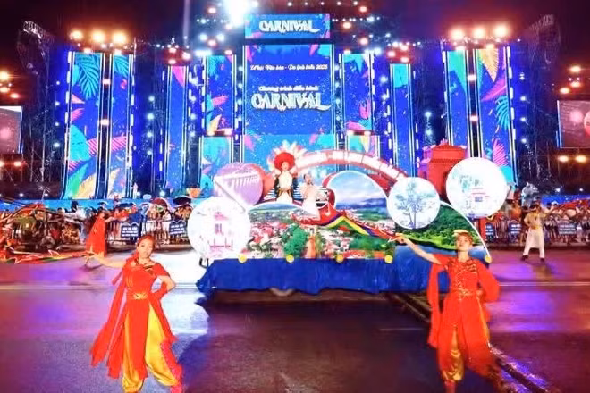 Lễ hội Festival Biển tại Khánh Hòa. (Ảnh: VŨ TÂN, THANH HUY)