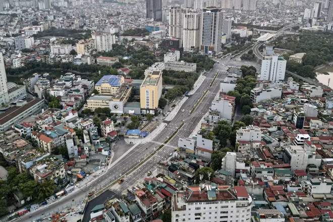 Dự án đầu tư xây dựng đường Vành đai 1, đoạn Hoàng Cầu-Voi Phục có tổng mức đầu tư 7.210 tỷ đồng từ nguồn ngân sách thành phố, điểm đầu tại nút giao Cát Linh-La Thành-Yên Lãng (Hoàng Cầu), điểm cuối tại nút giao Voi Phục. (Ảnh: Quốc Khánh/TTXVN)
