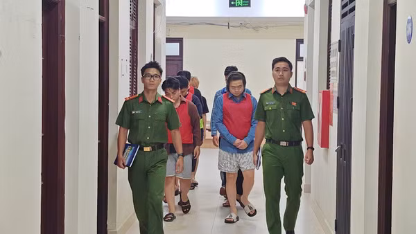 10 đối tượng bị khởi tố. (Ảnh: Công an Hà Nội)