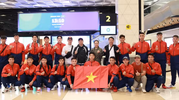Đoàn công tác Bộ Công an Việt Nam đến thủ đô Baku, Cộng hòa Azerbaijan. (Ảnh: C07)
