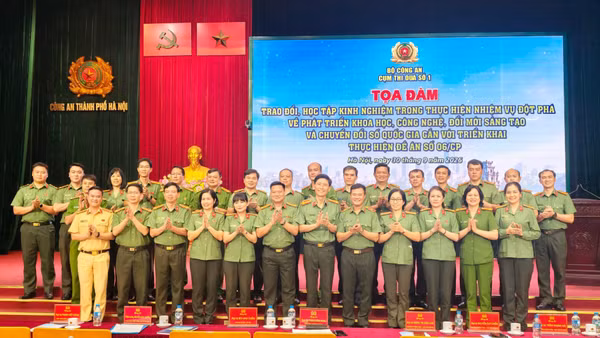 Đại diện công an ba tỉnh: Hà Nội, Hải Phòng, Thành phố Hồ Chí Minh dự tọa đàm. (Ảnh: TRỌNG NGHĨA)