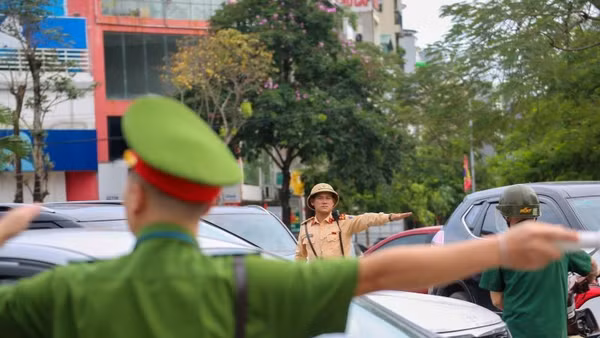 Hà Nội phân luồng từ xa tránh ùn tắc giao thông trong ngày 2/9 nhằm giảm áp lực tại nút giao khu vực Bến xe Nước Ngầm và nút giao Cổ Linh. (Ảnh: Công an Hà Nội)