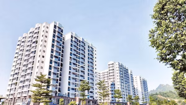 Dự án nhà ở xã hội Chung cư Sao Vàng (phường Hòa Bình) bao gồm 3 tòa nhà, giúp gần 800 hộ gia đình lao động thu nhập thấp an cư. 