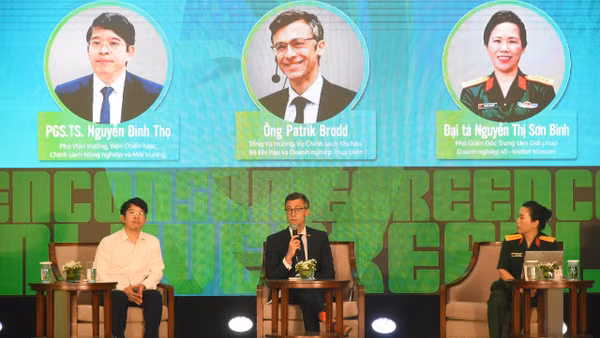 Các đại biểu tham gia thảo luận chuyên đề tại Diễn đàn Tiêu dùng bền vững năm 2026. (Ảnh: Minh Châu)