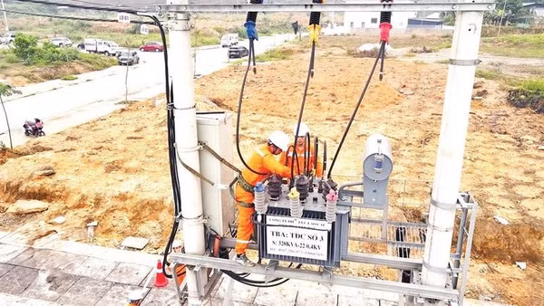 Công ty Điện lực Lào Cai rà soát hệ thống lưới điện, bảo đảm vận hành an toàn, ổn định, không để xảy ra quá tải kéo dài.