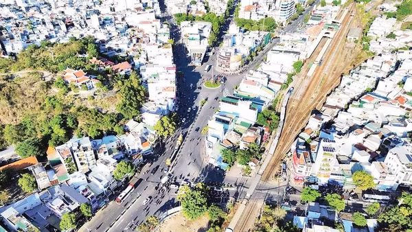 Nút giao vòng xoay Mả Vòng, phường Tây Nha Trang nhìn từ trên cao.