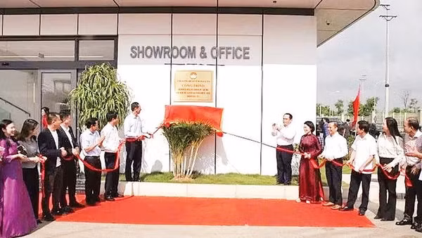 Nghi thức gắn biển công trình chào mừng Đại hội đại biểu toàn quốc Mặt trận Tổ quốc Việt Nam (Ảnh ML)