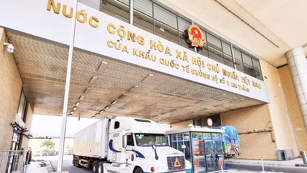 Phương tiện xuất, nhập khẩu qua Cửa khẩu quốc tế đường bộ số II Kim Thành.