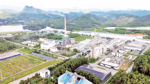 Công ty cổ phần Giấy An Hòa đầu tư hệ thống điện mặt trời mái nhà với công suất gần 10 MWh giúp tiết kiệm điện tiêu thụ cho sản xuất.