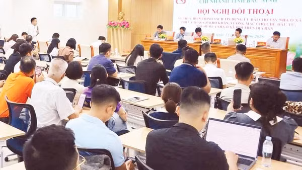 Ngân hàng Chính sách xã hội chi nhánh Bắc Ninh tổ chức đối thoại với người mua nhà ở xã hội về tín dụng.