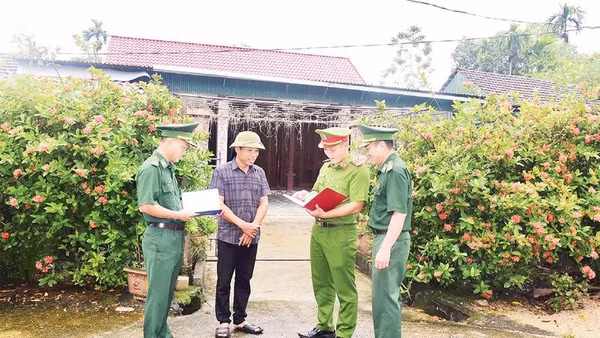 Lực lượng biên phòng và công an nắm thông tin, tình hình từ những người có uy tín trong cộng đồng để nâng cao hiệu quả bảo vệ biên giới, bảo vệ địa bàn.
