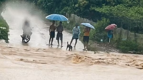 Nước lũ làm chia cắt giao thông tại Bắc Ninh (Ảnh, ĐG)