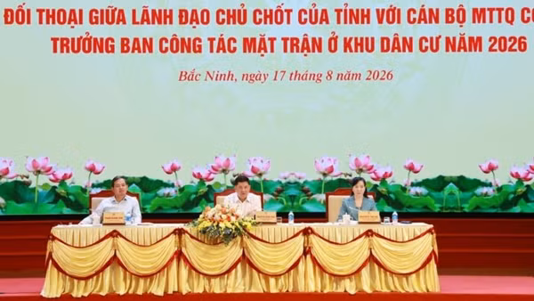Hội nghị đối thoại giữa lãnh đạo chủ chốt tỉnh với cán bộ Mặt trận Tổ quốc cơ sở tỉnh Bắc Ninh. (Ảnh: TUỆ LÂM)