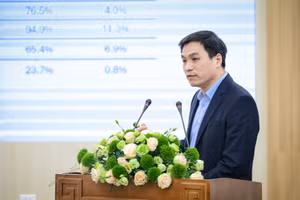 Đại tá, PGS, TS Nguyễn Đình Ngân, Phó Giám đốc Bệnh viện Quân y 103 phát biểu tại tọa đàm