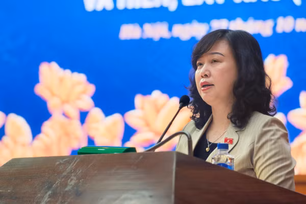 Bộ trưởng Y tế Đào Hồng Lan phát biểu tại buổi cung cấp thông tin cho báo chí. (Ảnh: TUẤN DŨNG)
