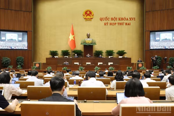 Quốc hội họp phiên sáng 19/10. (Ảnh: DUY LINH)