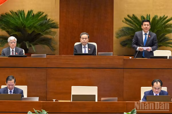 Sáng 29/10, Quốc hội thảo luận ở hội trường về dự án Luật Đất đai (sửa đổi). (Ảnh: THỦY NGUYÊN)