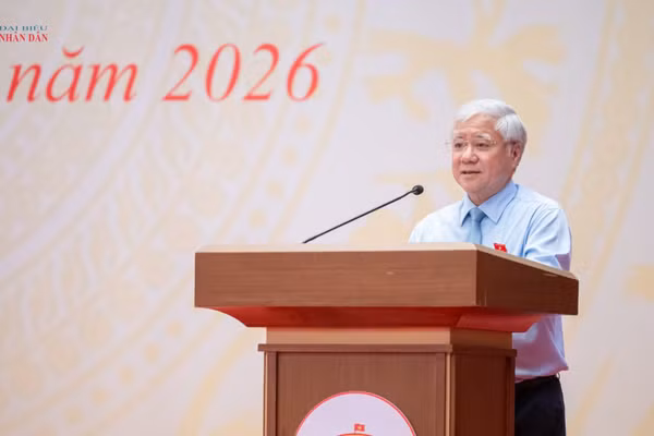 Phó Chủ tịch Thường trực Quốc hội Đỗ Văn Chiến phát biểu.