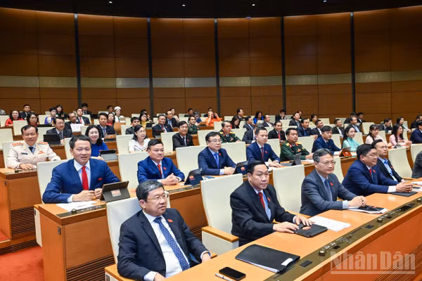 Quốc hội thông qua Nghị quyết sáng 24/4. (Ảnh: THỦY NGUYÊN)