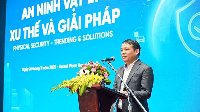 Thượng tá Nguyễn Đình Tuấn, Phó Tổng Giám đốc MobiFone phát biểu chào mừng hội thảo.