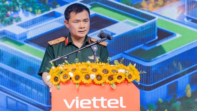 trung-tuong-tao-duc-thang-chu-tich-kiem-tong-giam-doc-viettel-phat-bieu-tai-su-kien.jpg