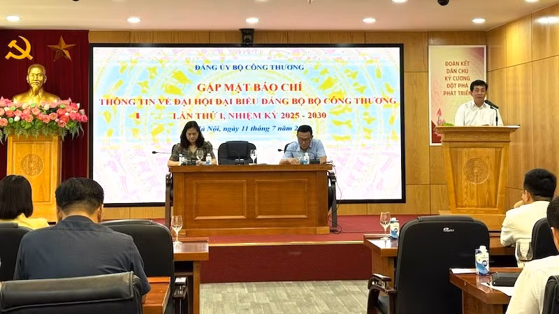Phó Bí thư chuyên trách Đảng uỷ Bộ Công thương Phan Văn Bản thông tin về Đại hội đại biểu Đảng bộ Bộ Công thương lần thứ I, nhiệm kỳ 2025-2030.