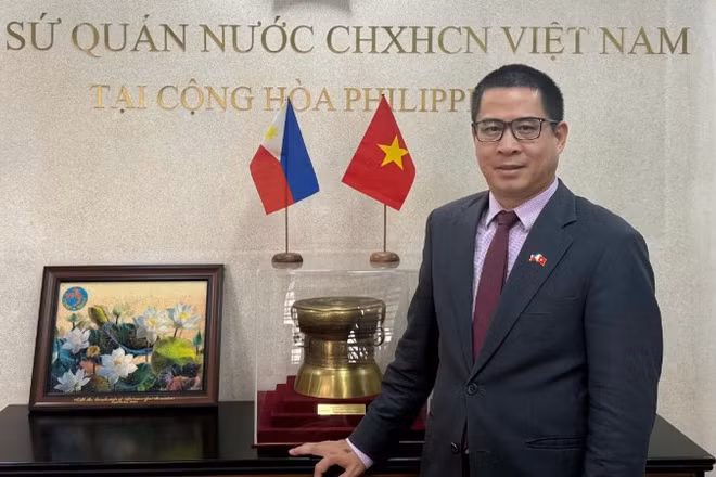 Đại sứ đặc mệnh toàn quyền nước Cộng hòa xã hội chủ nghĩa Việt Nam tại Cộng hòa Philippines Lại Thái Bình.