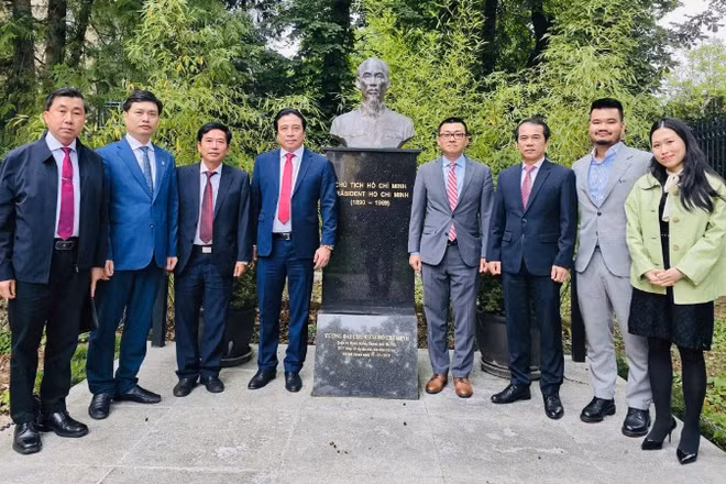 Đoàn công tác thăm và làm việc với Đại sứ quán Việt Nam tại Cộng hòa Áo.