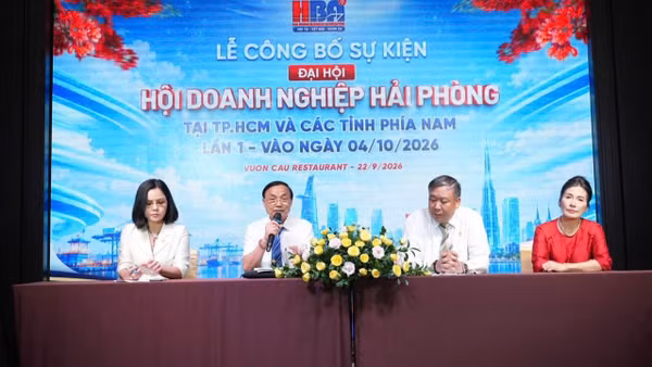 Các đại biểu chủ trì Lễ Công bố sự kiện Đại hội Hội Doanh nghiệp Hải Phòng tại Thành phố Hồ Chí Minh và các tỉnh phía nam nhiệm kỳ 2026-2031. (Ảnh: A.T)