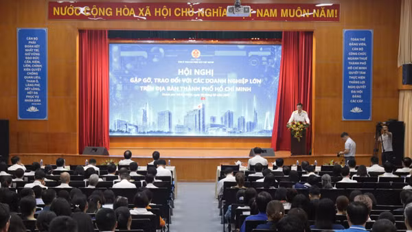 Quang cảnh Hội nghị “Gặp gỡ, trao đổi với các doanh nghiệp lớn” trên địa bàn. (Ảnh: L.T)
