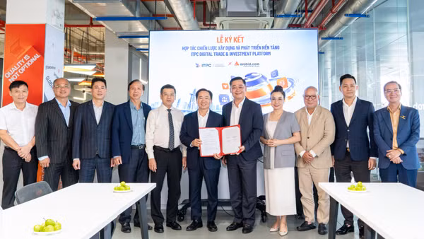 Lãnh đạo Trung tâm ITPC và Công ty Arobid trao biên bản ký kết hợp tác chiến lược chiều 1/10, tại Thành phố Hồ Chí Minh. (Ảnh: BTC)