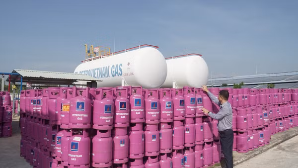 Giá gas trong nước tiếp tục ở mức cao kỷ lục, do giá nhập khẩu và chi phí tăng cao. (Ảnh: A.T)