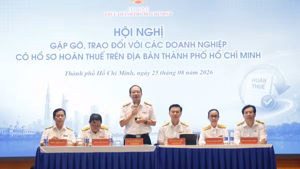 Đại diện lãnh đạo Thuế Thành phố Hồ Chí Minh đối thoại với doanh nghiệp về công tác hoàn thuế. (Ảnh: LT)