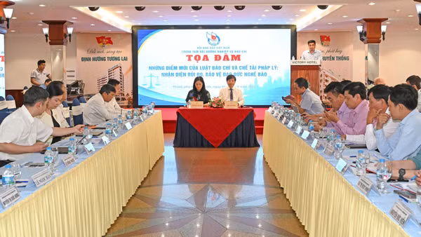 Quang cảnh tọa đàm “Những điểm mới của Luật Báo chí và chế tài pháp lý: Nhận diện rủi ro, bảo vệ đạo đức nghề báo”. (Ảnh: T.H)