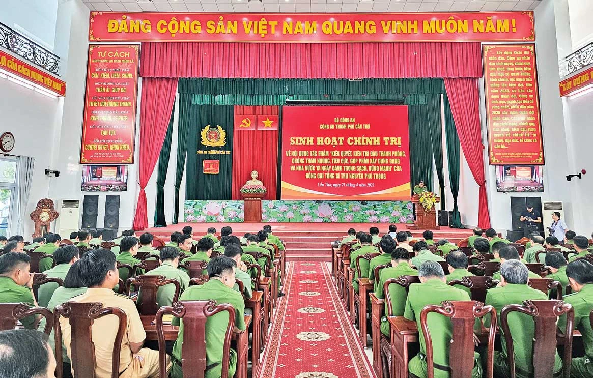 Quang cảnh buổi sinh hoạt chính trị.