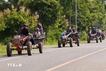 Người dân Campuchia sơ tán tránh xung đột biên giới với Thái Lan tại tỉnh Oddar Meanchey, ngày 25/7/2025. (Ảnh: THX/TTXVN)