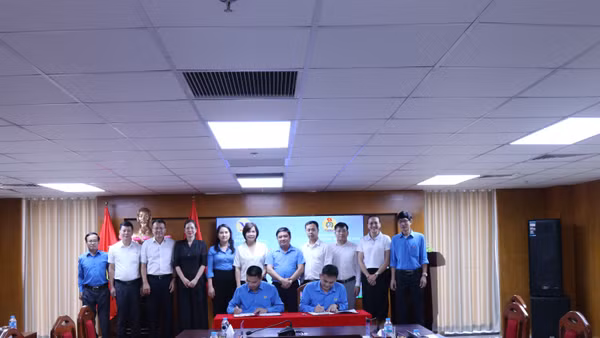 Lễ ký Thỏa thuận bổ sung giữa Công đoàn Khoa học và Công nghệ Việt Nam và Medlatec. (Ảnh: ĐỨC HƯNG)