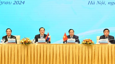 Thủ tướng Phạm Minh Chính và Thủ tướng Lào Sonexay Siphandone chủ trì Hội nghị Hợp tác đầu tư Việt Nam-Lào.