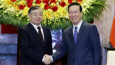 Chủ tịch nước Võ Văn Thưởng tiếp đồng chí Lý Thư Lỗi, Ủy viên Bộ Chính trị, Bí thư Ban Bí thư, Trưởng Ban Tuyên truyền Trung ương Đảng Cộng sản Trung Quốc. (Ảnh: TTXVN)