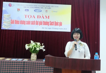 Bà Nguyễn Thị Vân Nga, Giám đốc Trung tâm thông tin-tư liệu phát biểu tại sự kiện.