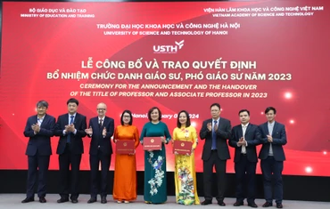 Trao Quyết định bổ nhiệm chức danh Giáo sư, Phó Giáo sư cho 3 giảng viên.
