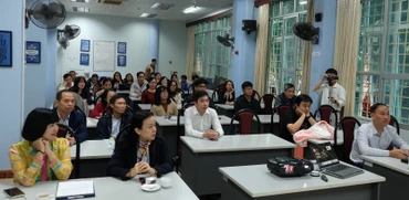 Lớp học công chúng thu hút sự quan tâm nhiều người.