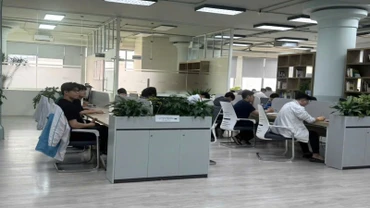 Học sinh tham dự vòng sơ loại tại điểm thi Đại học Bách khoa Hà Nội.