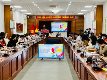 Toàn cảnh buổi họp báo.
