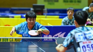 Tay vợt Mai Hoàng Mỹ Trang (Thành phố Hồ Chí Minh 1) giành chiến thắng dễ dàng trước Bùi Ngọc Lan (Hải Dương-Long Hải 1) với tỷ số 3-0 trong trận đấu mở màn chung kết đồng đội nữ. (Ảnh: DUY LINH)