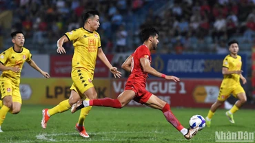 Dẫn trước 2-0 nhưng Thể Công Viettel không thể bảo toàn tỷ số để rồi phải chia điểm với Hải Phòng. (Ảnh: TRẦN HẢI)