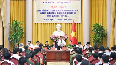 Toàn cảnh buổi họp báo.