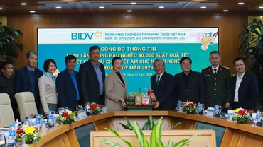Trao tặng 40.000 suất quà Tết cho người nghèo dịp Xuân Quý Mão 2023