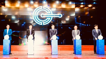 Các đại biểu nhấn nút khai mạc hội thảo.